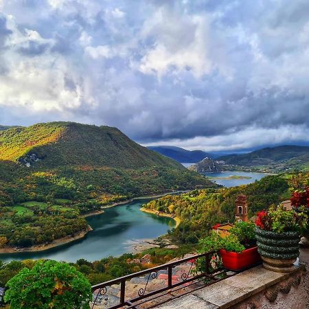 La Casa Sul Fiordo Lago Del Turano Paganico Sabino Bagian luar foto