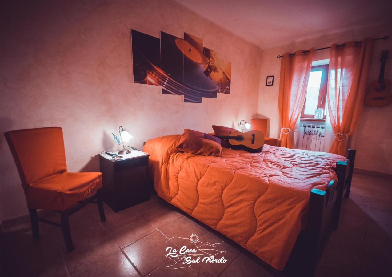 La Casa Sul Fiordo Lago Del Turano Paganico Sabino Bagian luar foto