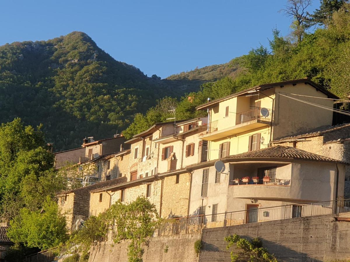 La Casa Sul Fiordo Lago Del Turano Paganico Sabino Bagian luar foto