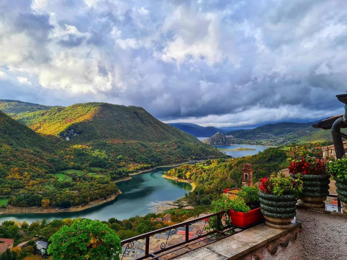 La Casa Sul Fiordo Lago Del Turano Paganico Sabino Bagian luar foto