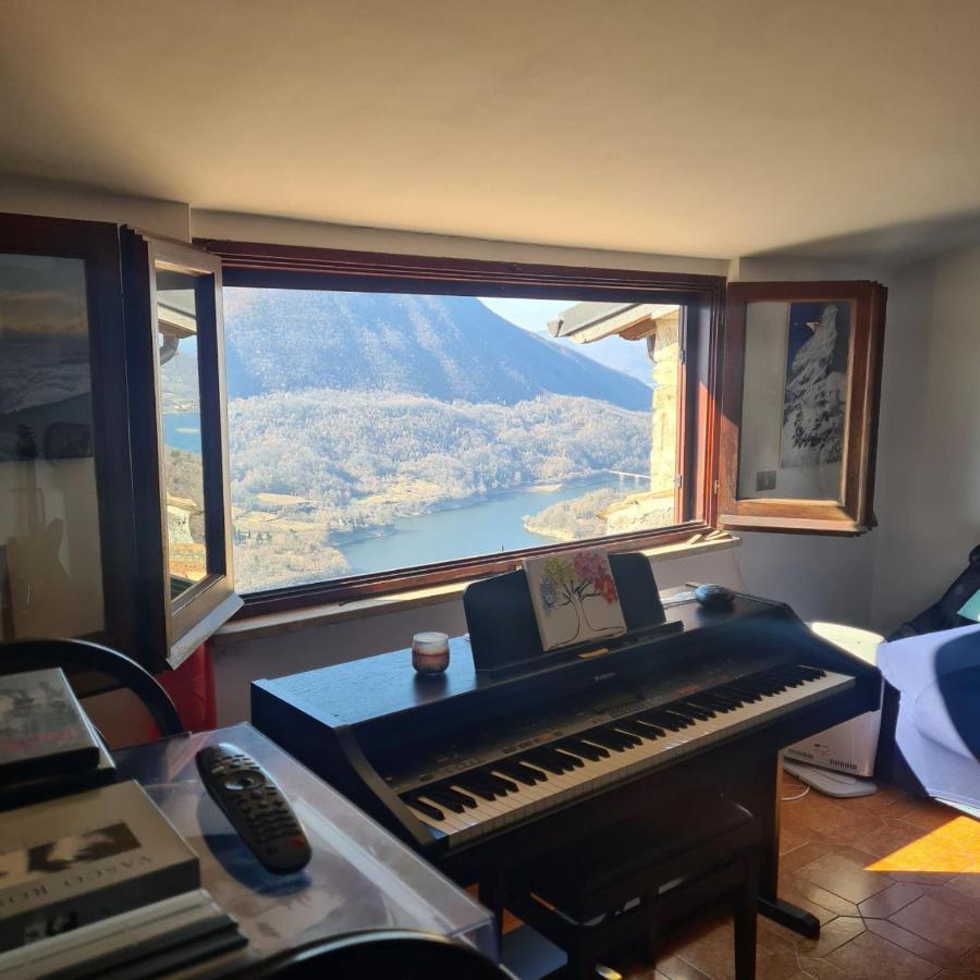 La Casa Sul Fiordo Lago Del Turano Paganico Sabino Bagian luar foto